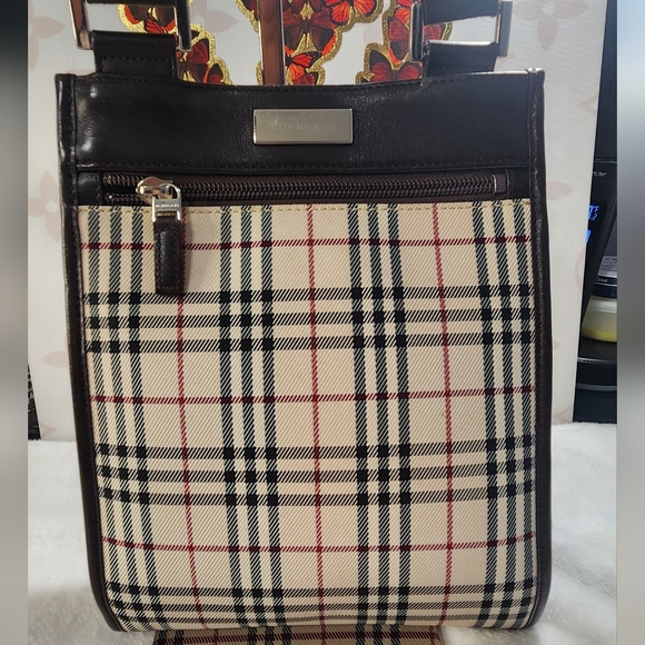 EUC Burberry Crossbody - Picture 9 of 12